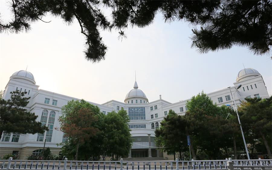 7吉林大學(xué)外語樓.jpg